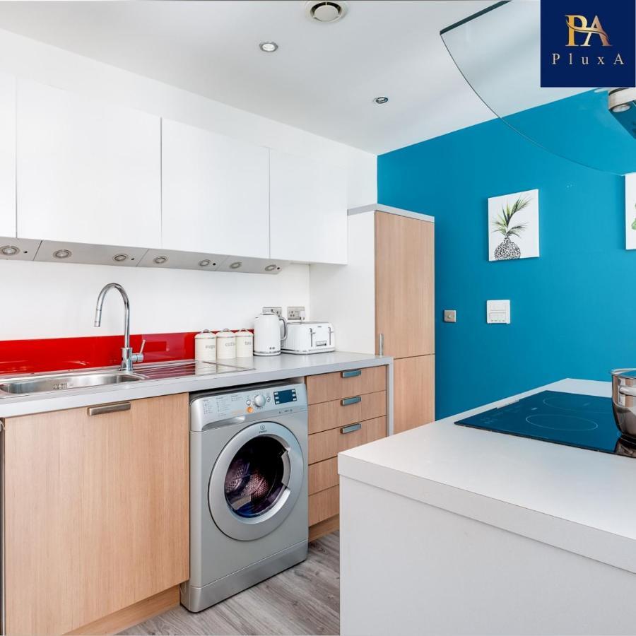 Pluxa Vivid Veranda Beautiful City Centre Apartment With Free Parking Бирмингам Екстериор снимка