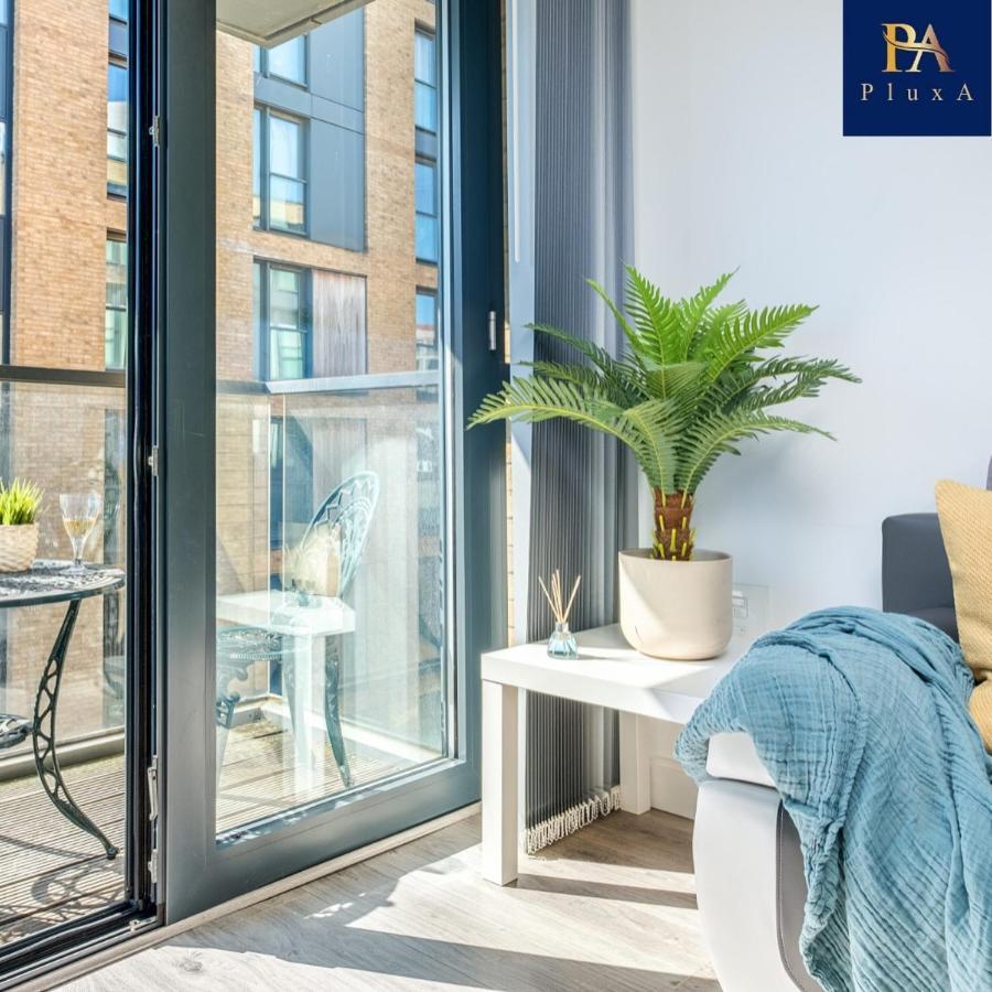 Pluxa Vivid Veranda Beautiful City Centre Apartment With Free Parking Бирмингам Екстериор снимка