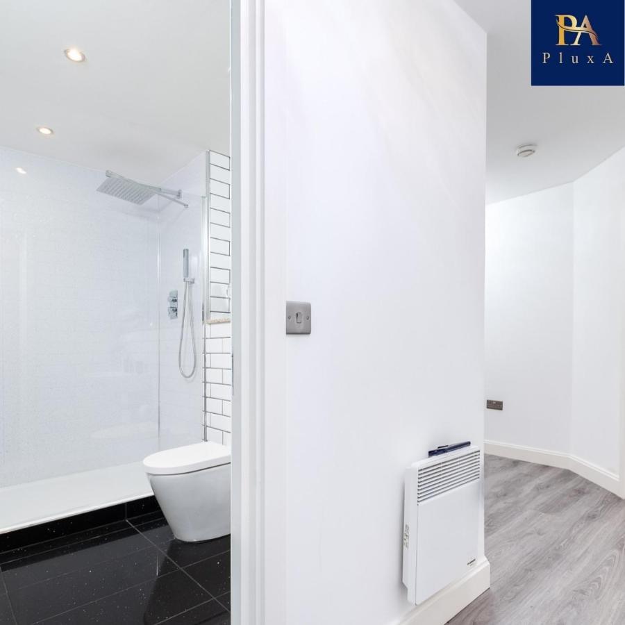 Pluxa Vivid Veranda Beautiful City Centre Apartment With Free Parking Бирмингам Екстериор снимка